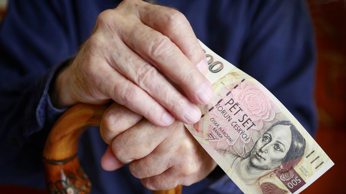 Důchody by mohly od ledna vzrůst v průměru o 433 korun